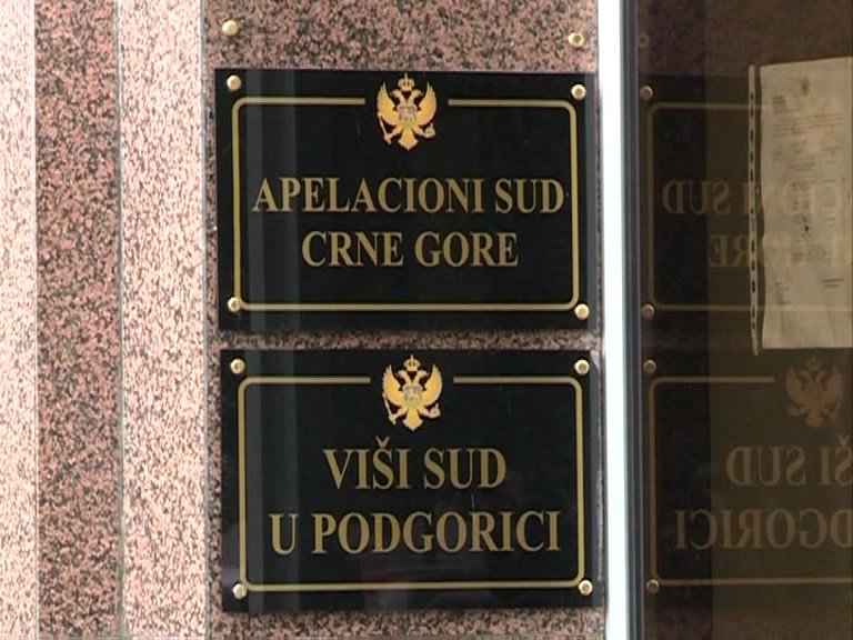PO POLITIČKOJ KOMANDI: Ulaz u zgradu gdje su smješteni Viši i Apelacioni sud