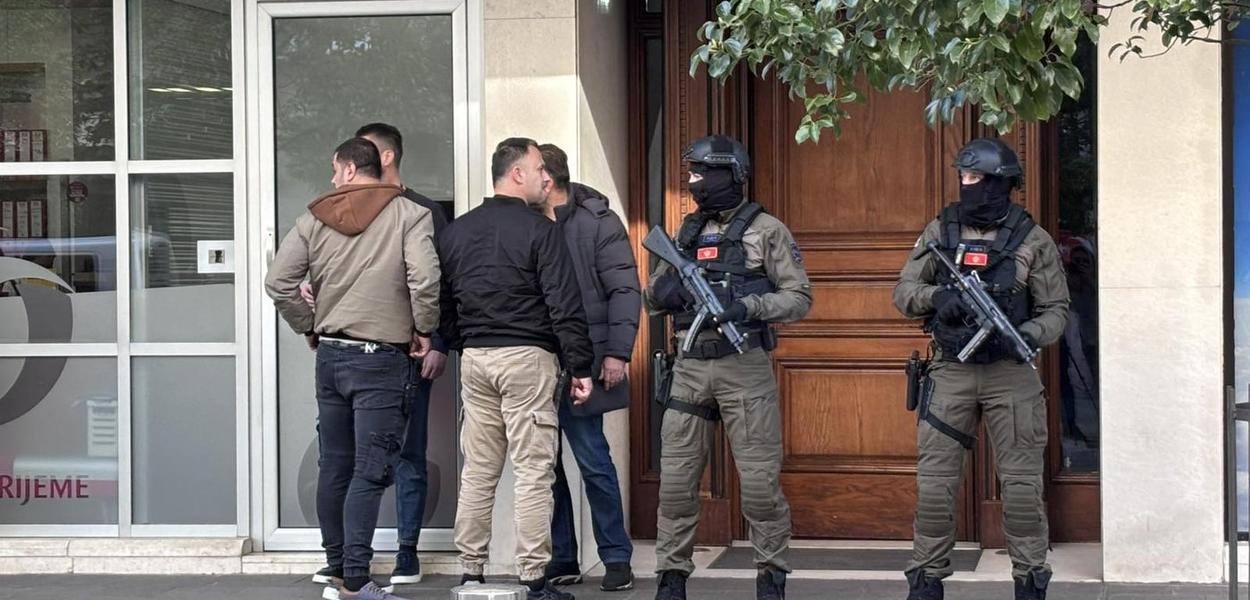 POSTUPI PO NAREĐENJU: Pripadnici PJP u akciji u Podgorici 