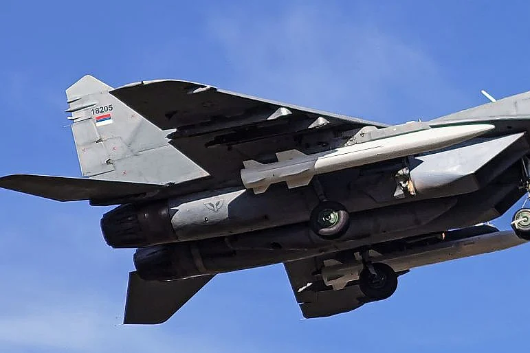 Rakete CM-400 na lovcima MiG-29 (Foto: TangoSix)