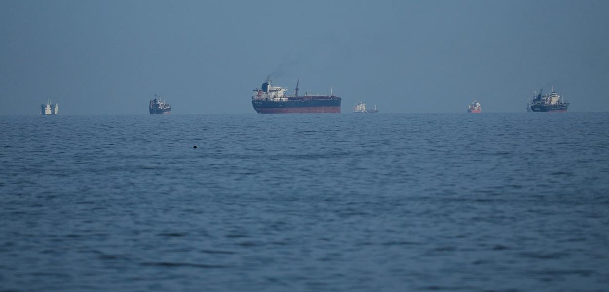 Tankeri u Hormuškom moreuzu, 11. mart 2026. (Foto: AP Photo/Altaf Qadri))