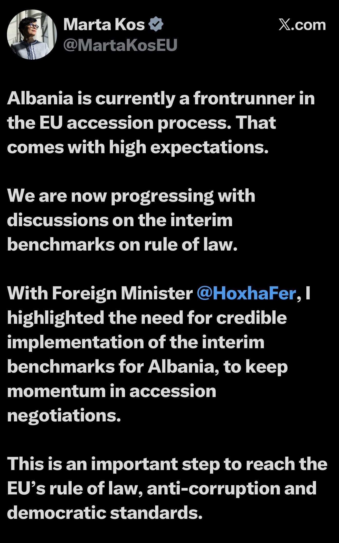 Objava Marte Kos na mreži Iks