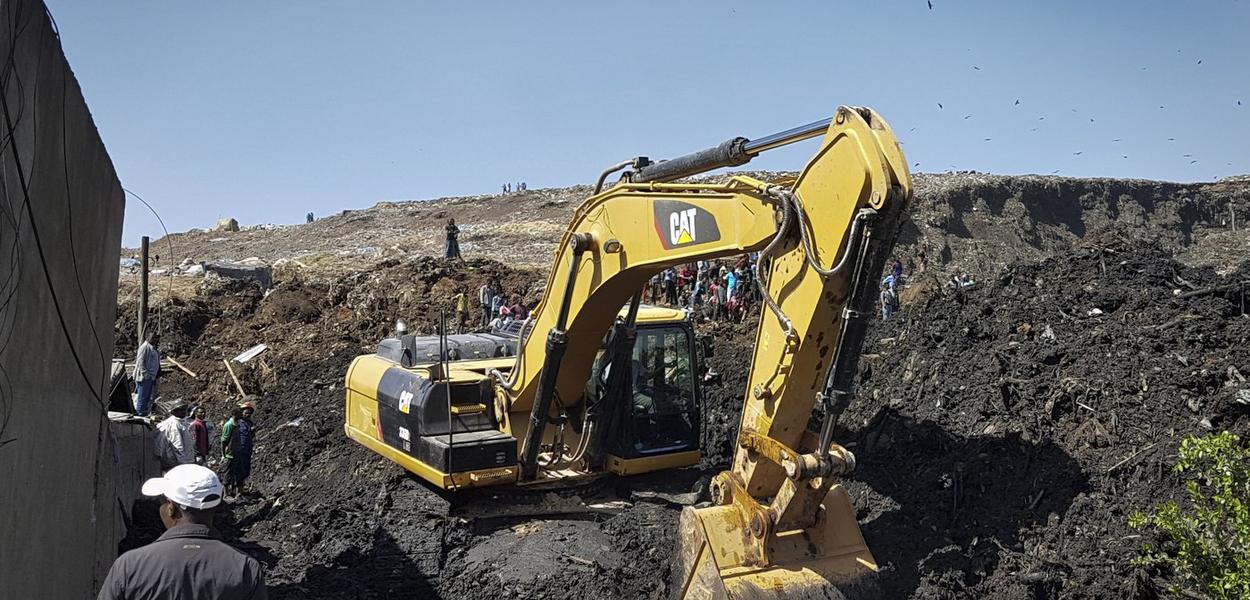 Potraga za preživjelima nakon klizišta, Etiopija, 12. mart (Foto: AP Photo/Elias Meseret)