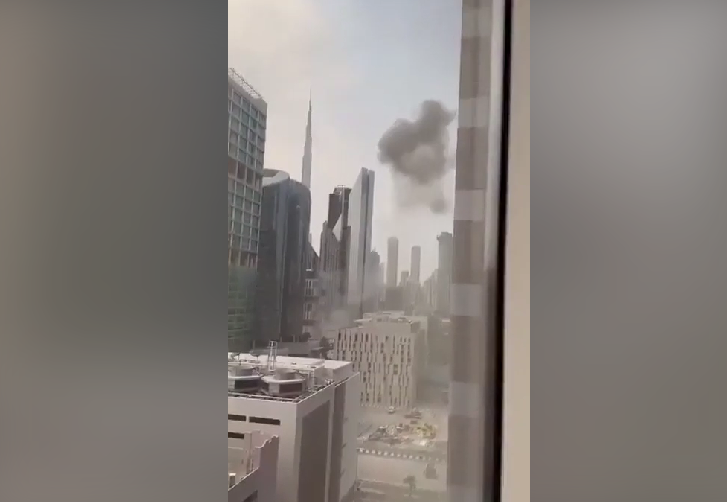 Iranski dron pogodio zgradu u finansijskom centru Dubaija (Foto: Klix.ba/screenshot)