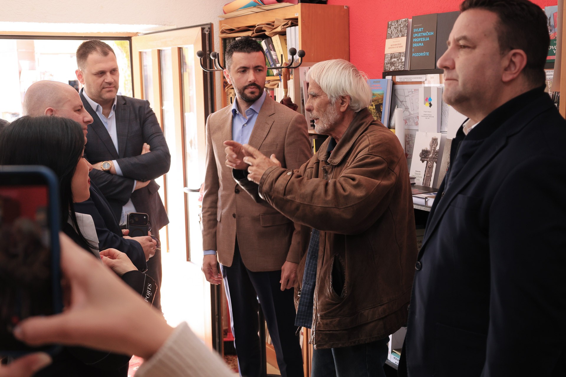 Žuvković, Anđušić i Eraković sa građanima Cetinja