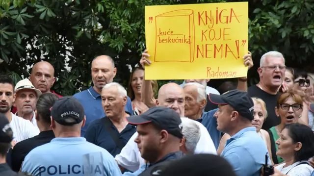 ZABRANA JAVNOG GOVORA: Sa protesta građana ispred vile ,,Gorica"