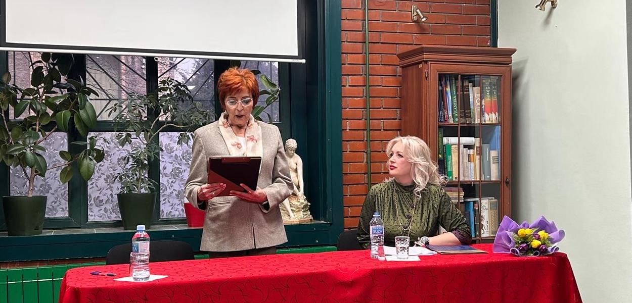 „Večeras se i ovdje brane boje Irske“: profesorica Aleksandra Nikčević-Batrićević, simbolično u zelenom (Foto: Portal ETV)