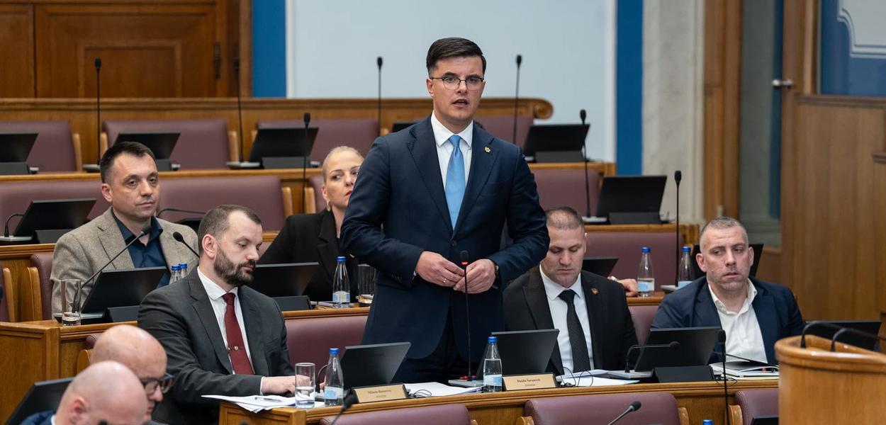 JEDNOPARTIJSKA POLICIJA PRIPREMA OBRAČUN S NEISTOMIŠLJENICIMA: Danilo Šaranović i Lazar Šćepanović (desno) (Foto: Skupština Crne Gore)