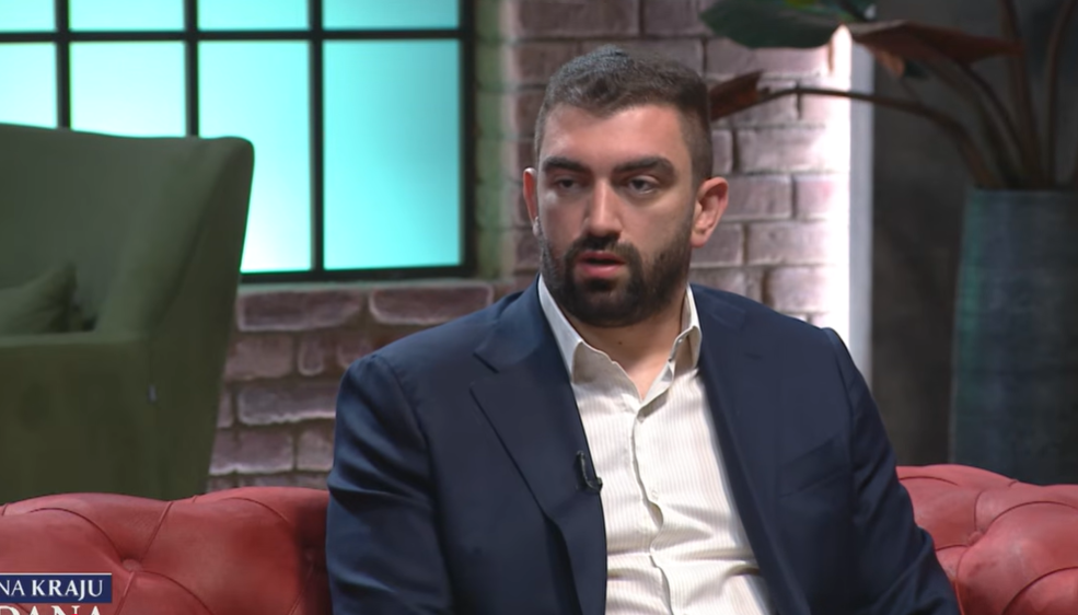 Fotografija uz vijest: Klikovac pita da li se Spajić pridružio grupi koja pjeva „Sprem’te se, spremt’e četnici“