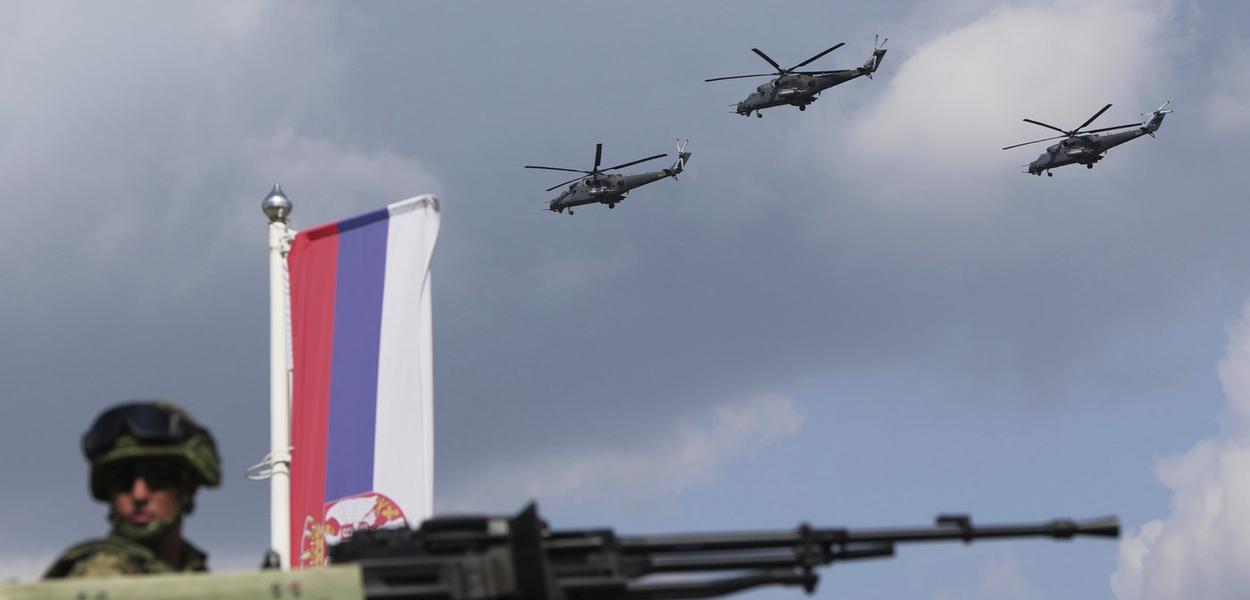 Vojna parada u Beogradu (Foto: AP/Darko Vojinović)