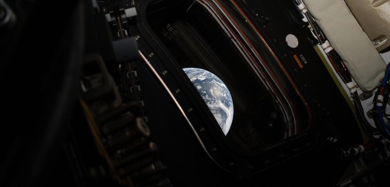 Prva fotografija Zemlje iz kapsule Orion misije Artemis II (Foto: NASA/Reid Wiseman)