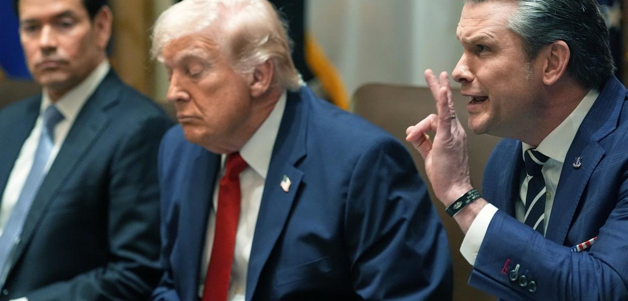 Donald Tramp i Pit Hegset (Foto: AP Photo/Alex Brandon)