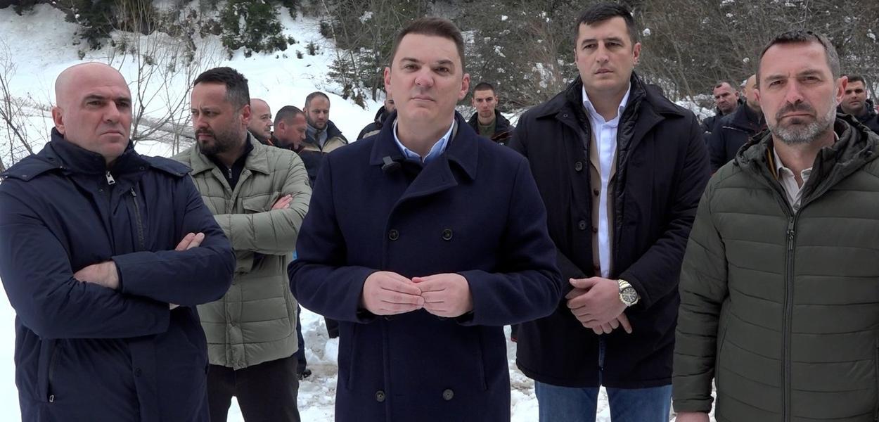 Ministar energetike Admir Šahmanović (u sredini) obišao Rožaje u društvu direktora CGES-a Ivana Asanovića (desno) (Foto: Mediabiro)