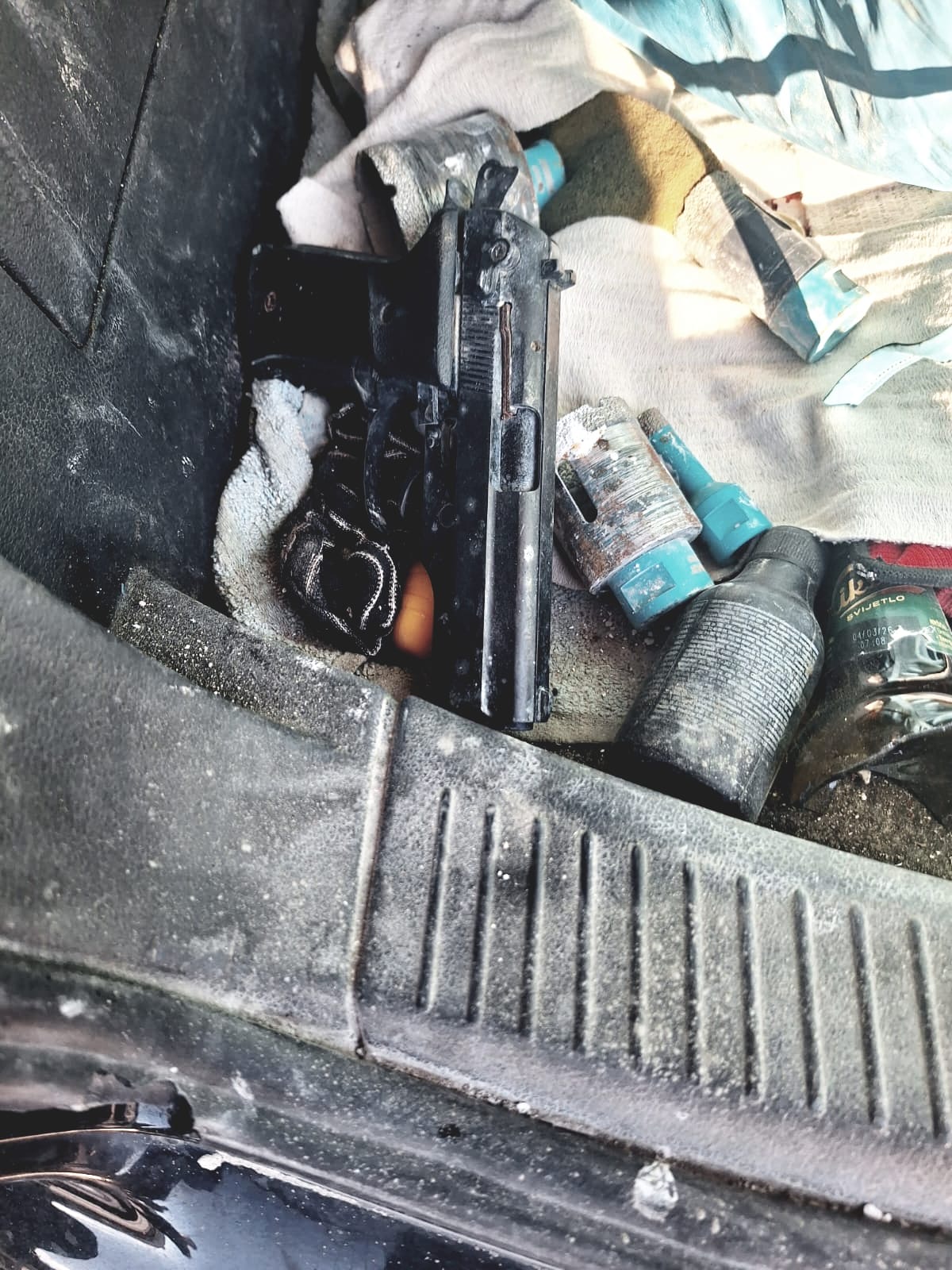 Pronađeno oružje (Foto: Uprava policije)