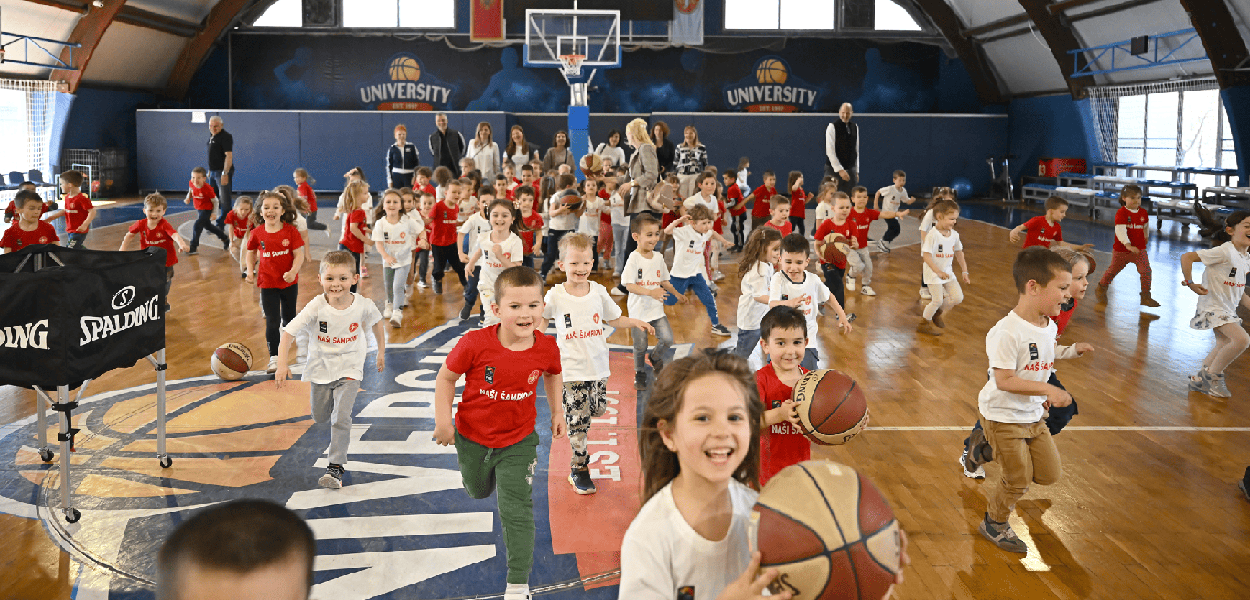 Mališani iz vrtića "Ljubica Popović" u posjeti KSCG (Foto: KSCG)