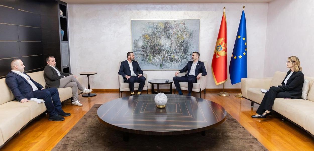 Spajić sa predstavnicima Air Montenegra (Foto: Vlada Crne Gore)