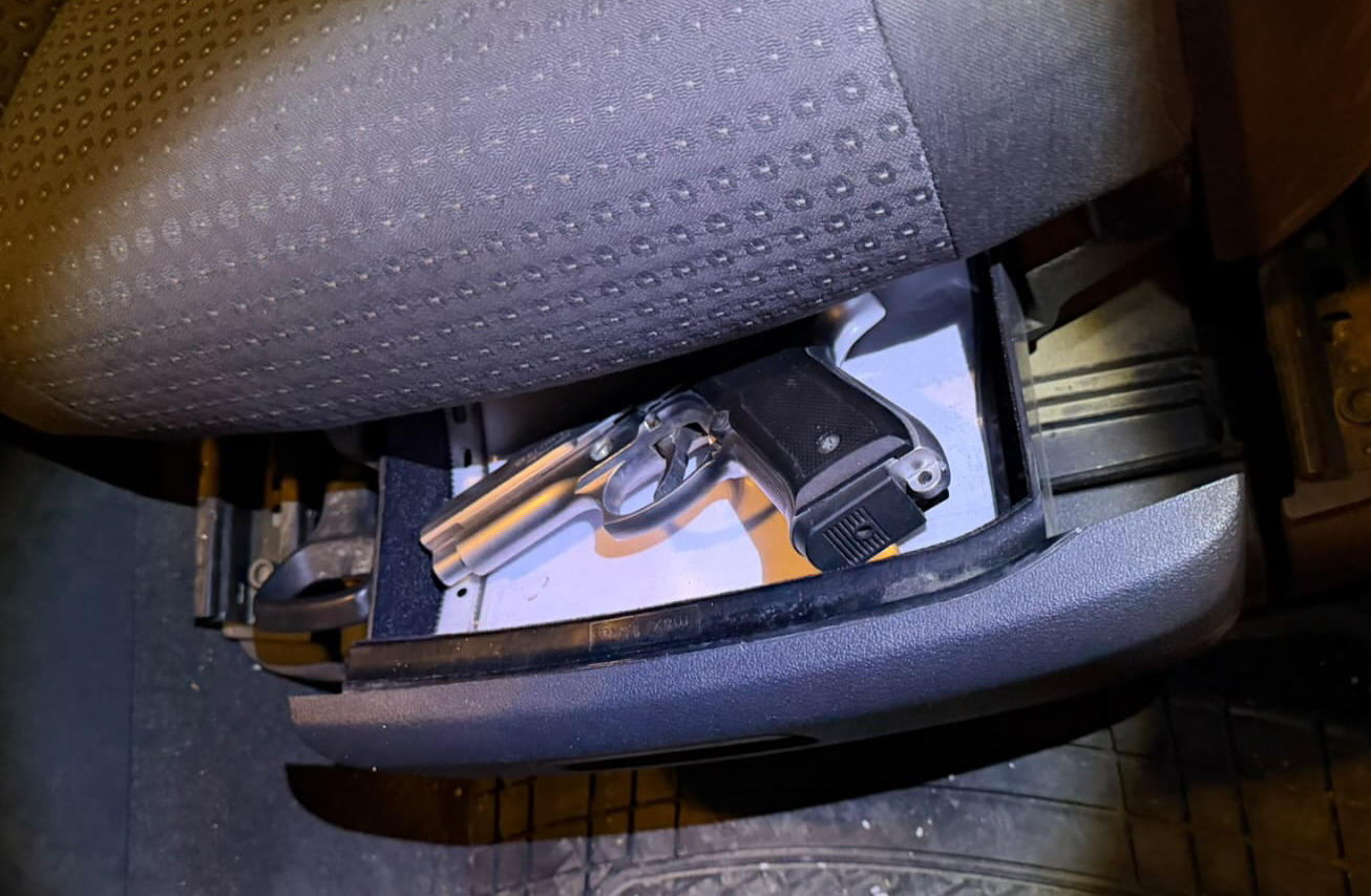 pronađena droga i pištolj