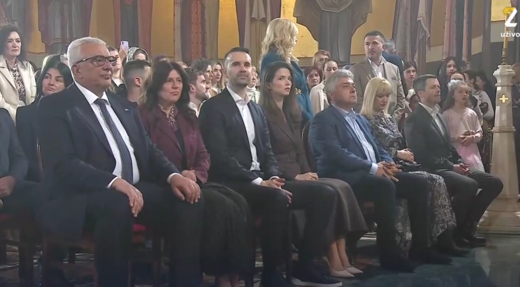 Mandić i Spajić sa suprugama u Hramu (Foto: Stop kadar)
