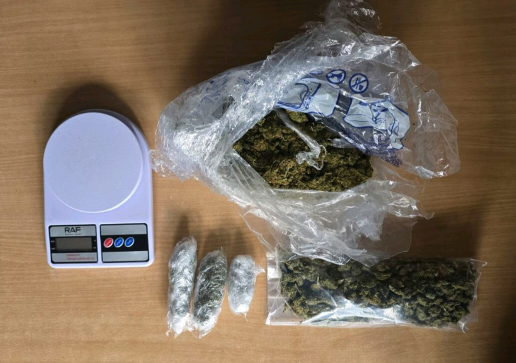 Pronađena droga i vaga (Foto: Uprava policije)