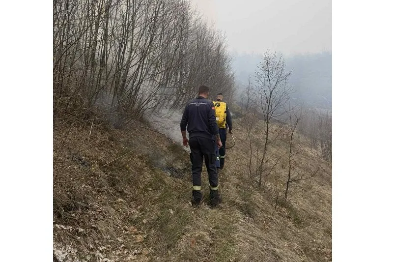 Gori u Lastvi Čevskoj