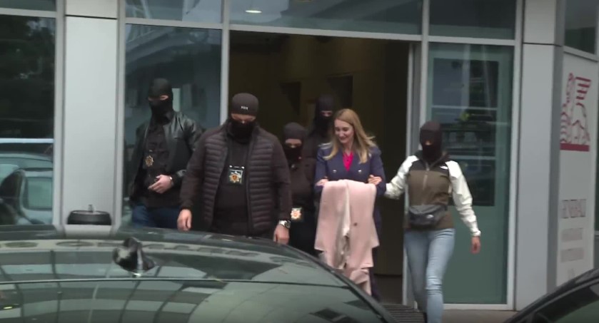 SRAMOTNA AKCIJA VLASTI: Detalj sa privođenja Jelene Perović, direktorice ASK-a, april 2024. godine