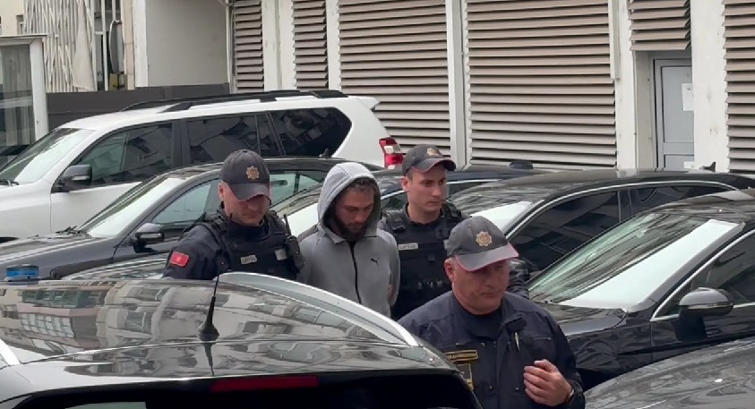 Privođenje Murića (Foto: Televizija E/Ivona Đokić)