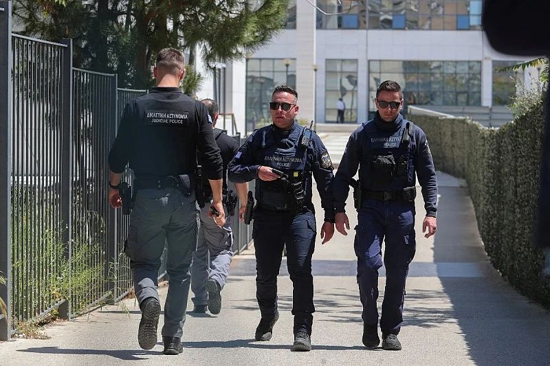 Policajci ispred Apelacionog suda u Atini nakon pucnjave (Foto: Rojters)
