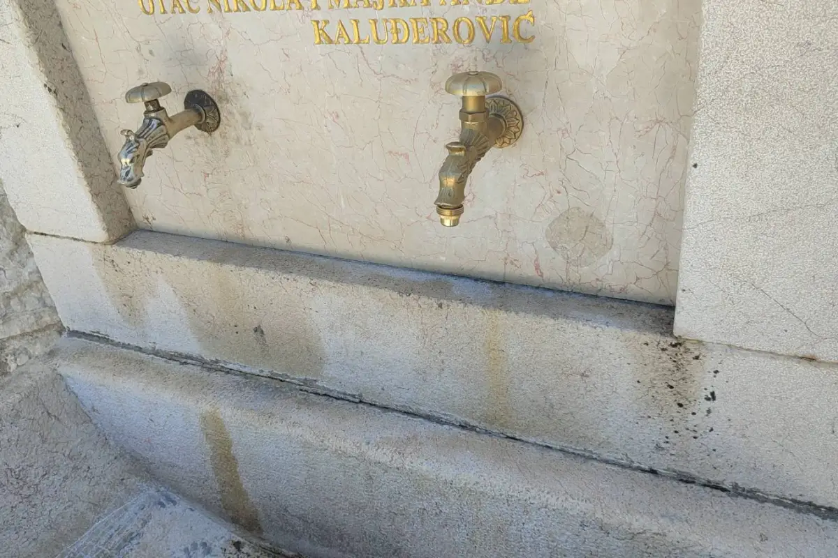 Česme na gradskim grobljima  (Foto: Cetinjski list )