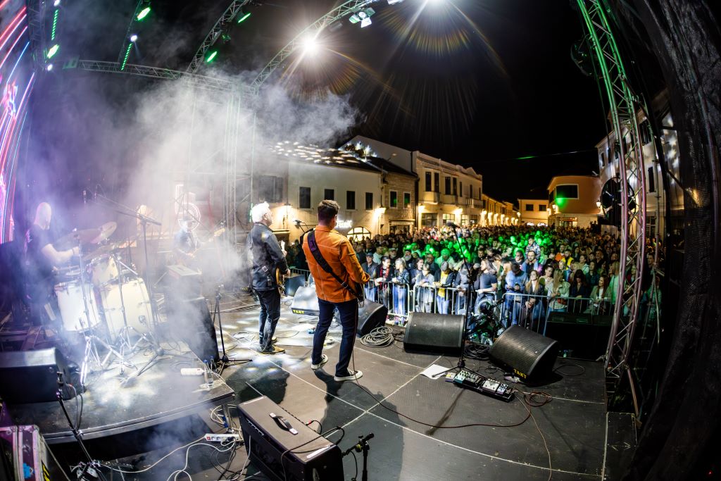 Koncert Yu grupe u Herceg Novom