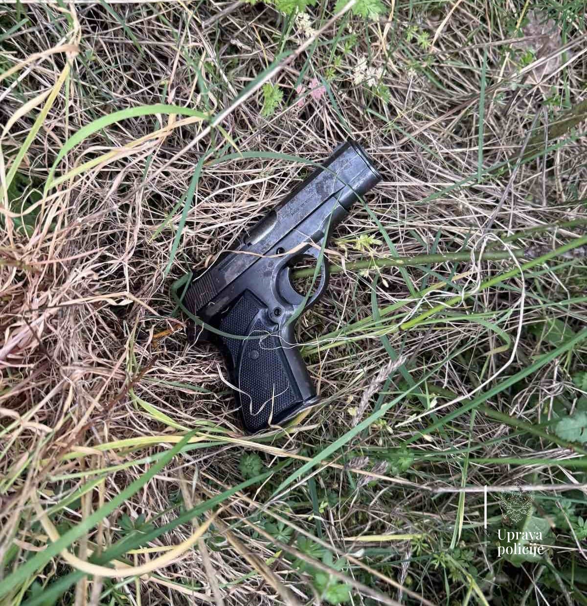 Odutzeto oružje (Foto: Uprava policije)