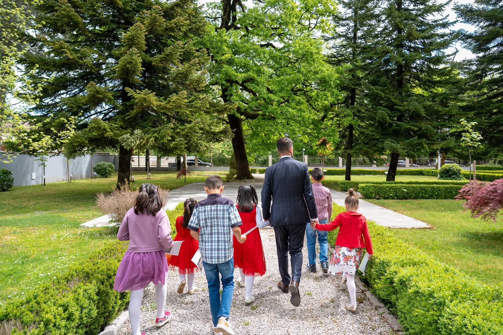 Milatović u Plavom dvorcu sa korisnicima Doma 