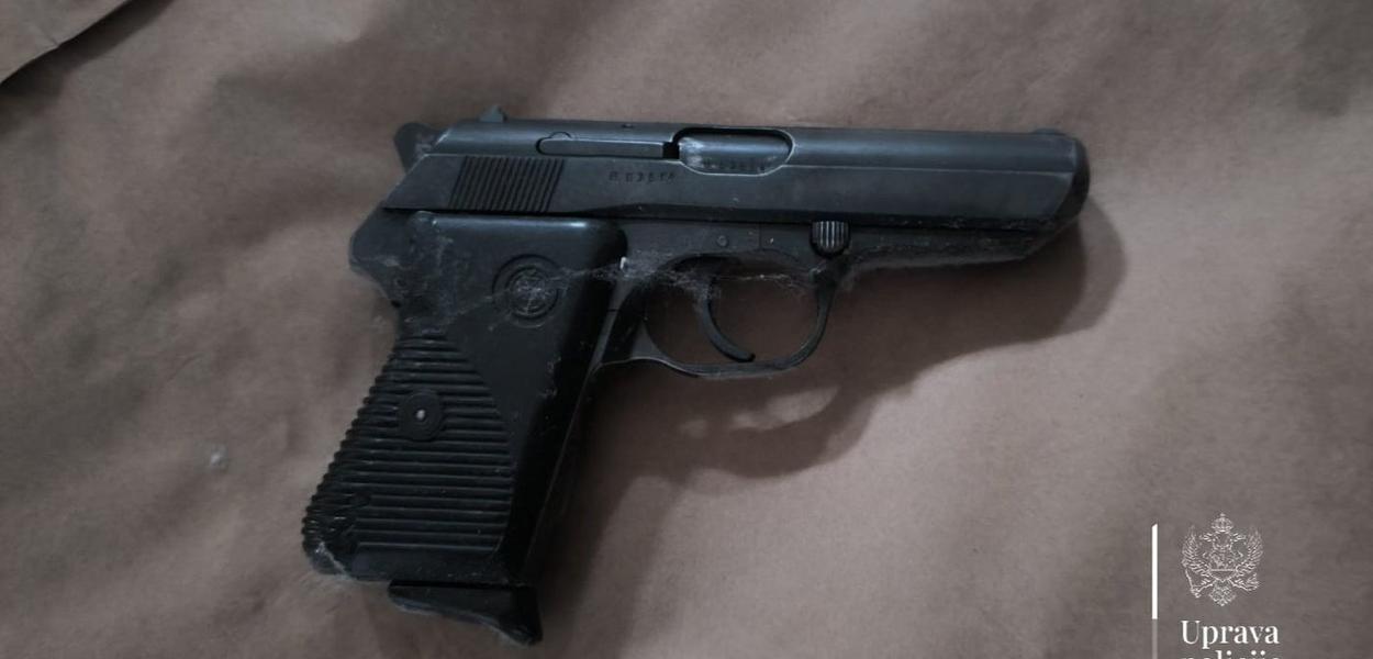 Oduzeti pištolj (Foto: Uprava policije)