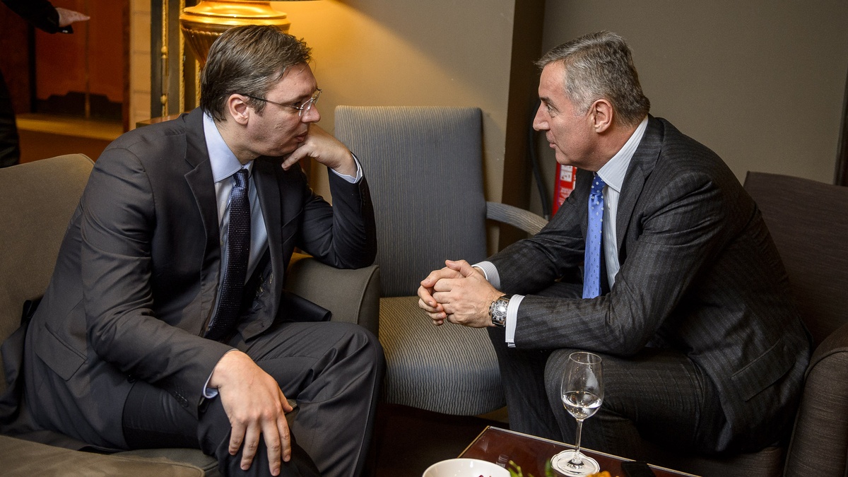 NEKADAŠNJI DOBRI POLITIČKI PRIJATELJI: Alesandar Vučić i Milo Đukanović 