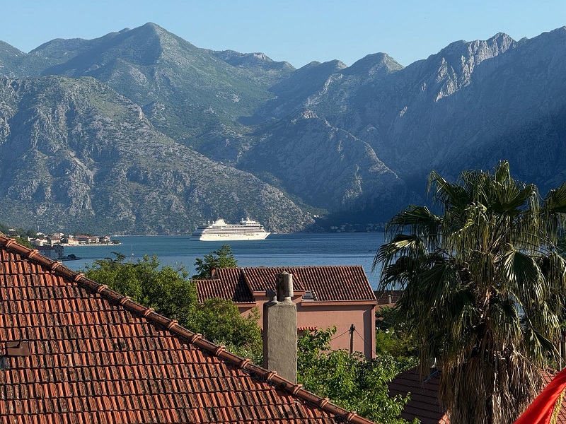 Kruzer u Kotoru (Foto: Radio Kotor)