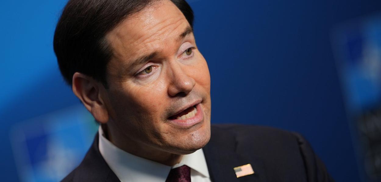 United States Secretary of State Marco Rubio speaks with journalists during a meeting of NATO foreign ministers in Helsingborg, Sweden, Friday, May 22, 2026. (AP Photo/Julia Demaree Nikhinson, Pool) (Foto: AP/Julia Demaree Nikhinson)