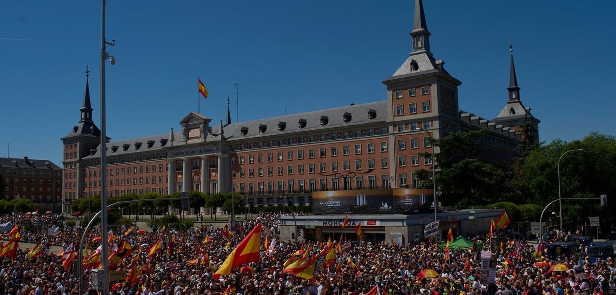 Sa protesta u Madridru protiv premijera Pedra Sančeza, 23. maj 2026. (Foto: AP Photo/Manu Fernandez)