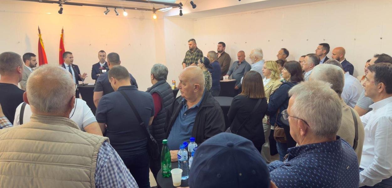 Sa tribine u Kotoru (Foto: Demokratska Crna Gora)