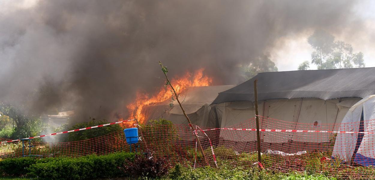 Požar u centru za liječenje ebole na istoku Demokratske Republike Kongo, 21. maj 2026. (Foto: AP Photo/Dirole Lotsima Dieudonn)