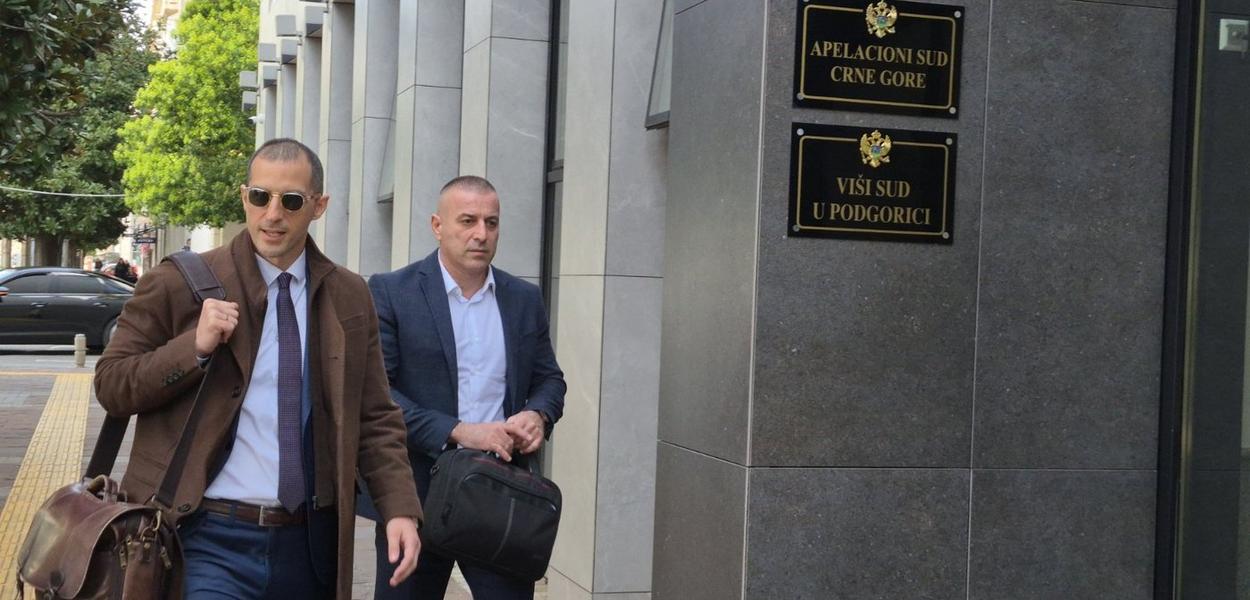 Knežević sa advokatom Radonjićem (Foto: Portal ETV/Marija Žižić)