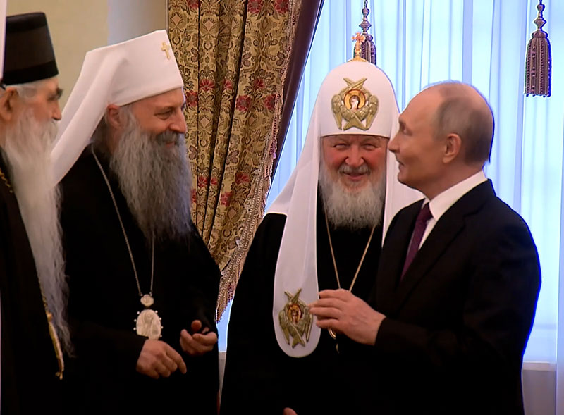 KAD POPOVI IDU NA RAPORT: Patrijarh SPC Porfirije predaje izvještaj Vladimiru Putinu 
