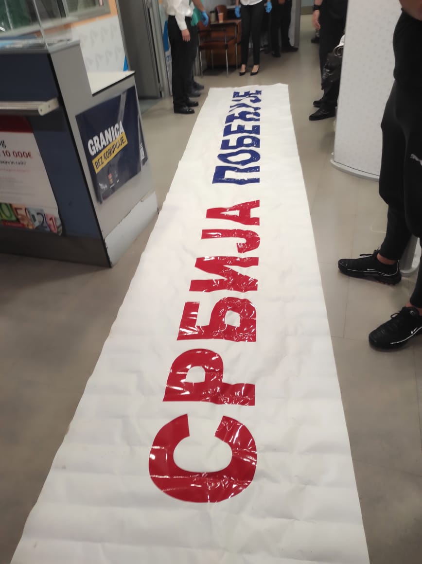 Banner found with the passengers (Foto: Police Directorate)