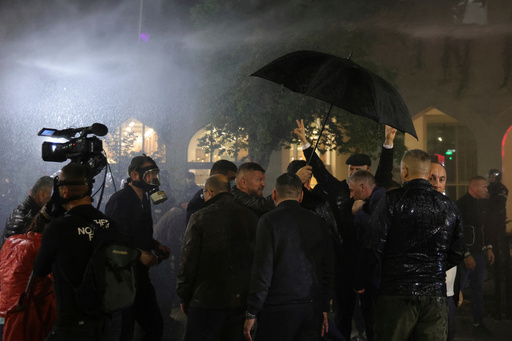 (AP Photo/Hameraldi Agolli) (Foto: Hameraldi Agolli)