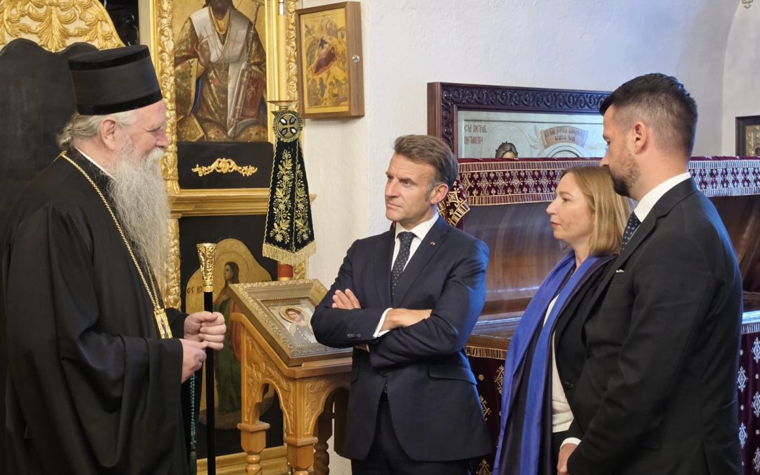 Makron prilikom posjete Cetinjskom manastiru (Foto: MCP)