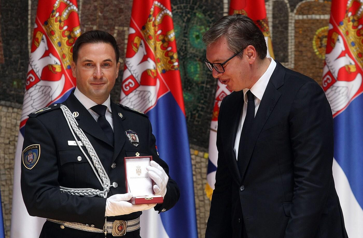 GODINE SARADNJE: Veselin Milić prima orden od Aleksandra Vučića