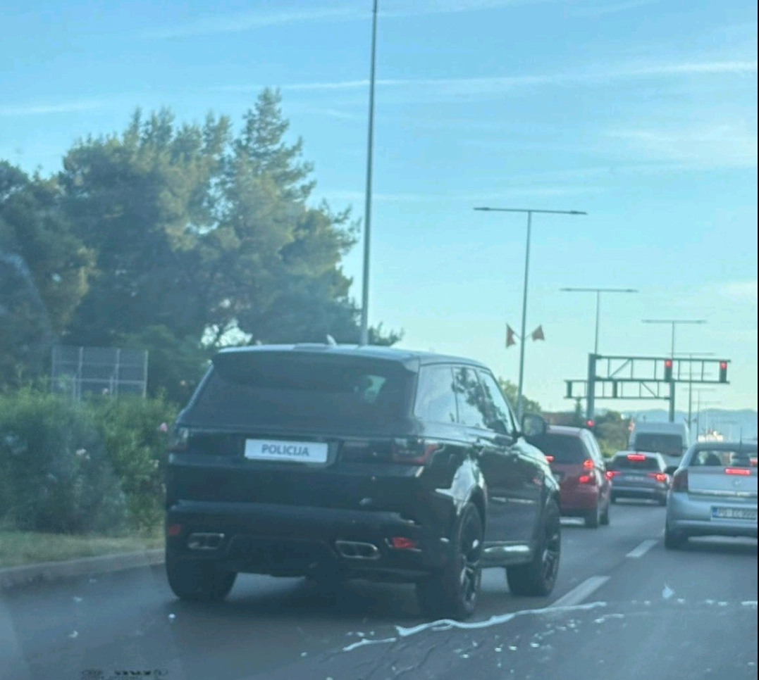 Improvizovane tablice policije 