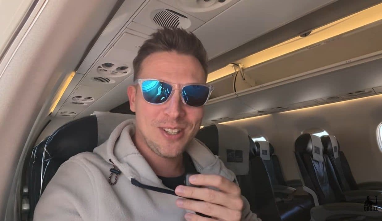 Džoš Kahil, autor recenzija 255 avio-kompanija