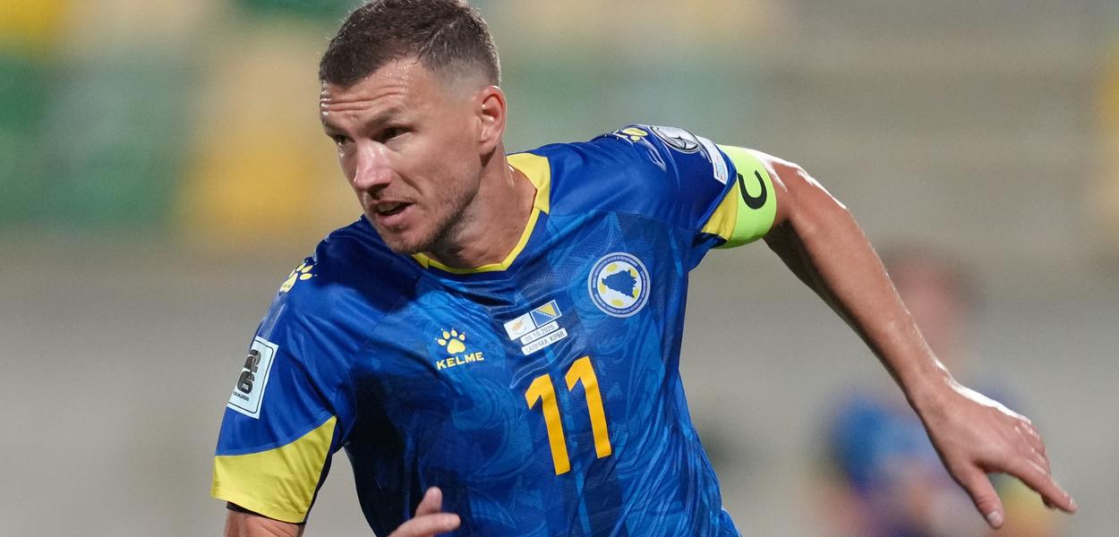Edin Džeko (Foto: AP/Petros Karadjias)