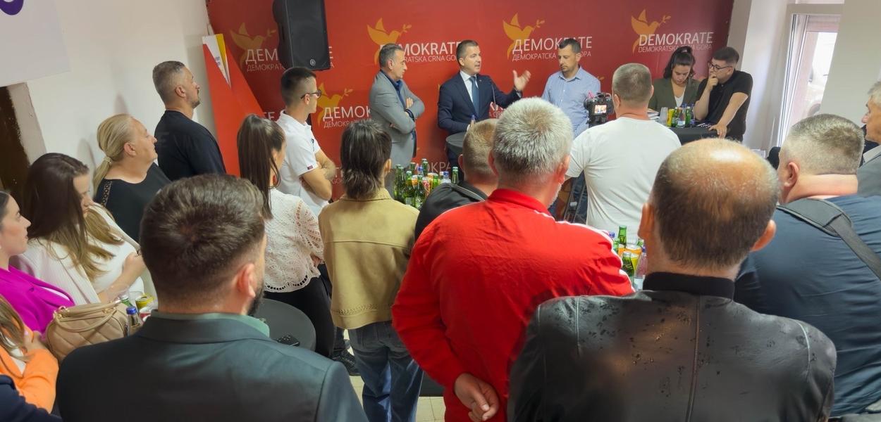 Sa tribine Demokrata u Kolašinu (Foto: Demokratska Crna Gora)