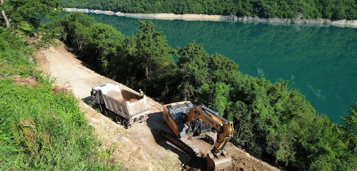 Radovi na drugoj fazi kružne saobraćajnice u Plužinama (Foto: TV E - stop kadar)