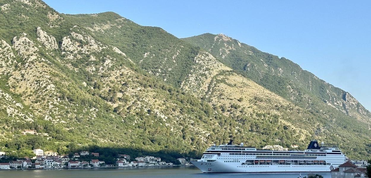 Kruzer u Kotoru (Foto: Radio Kotor)