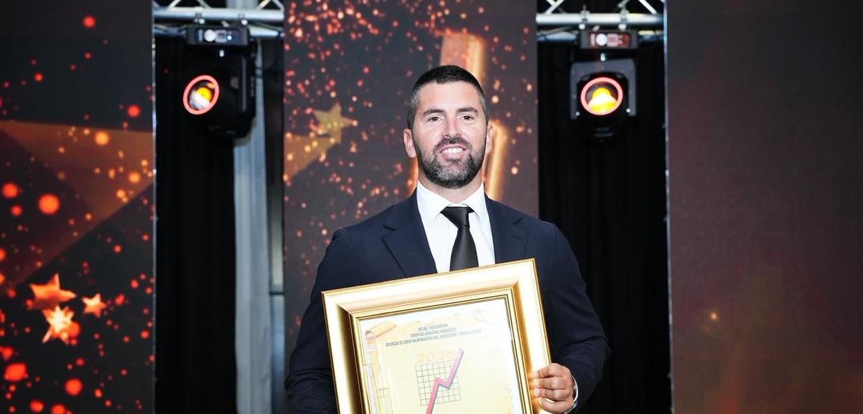 Mikijelju uručena nagrada (Foto: Mediabiro)